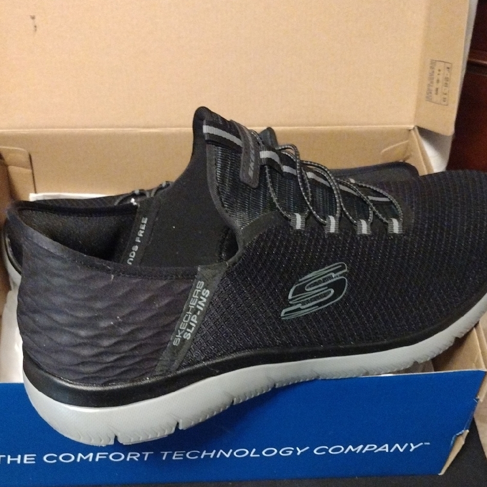 15 Wide Skechers Slip in Black and Gray Comfort Sneakers